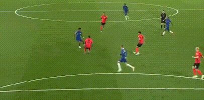 意甲球员在第12轮比赛中涂上红色面彩，向针对女性的暴力说不