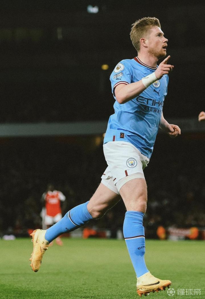 浙江男篮以55-54战胜深圳男篮，约翰逊和兰道夫贡献关键得分，浙江内线优势明显，深圳末节发力缩小分差，但最终惜败。